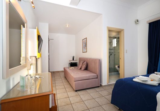 klonos-hotel-triple-room-7